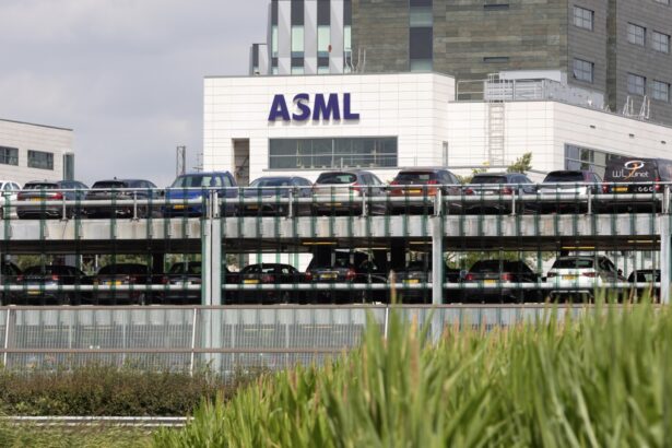Siedziba i fabryka ASML w Veldhoven w Holandii. / Fot. Peter Boer, Bloomberg